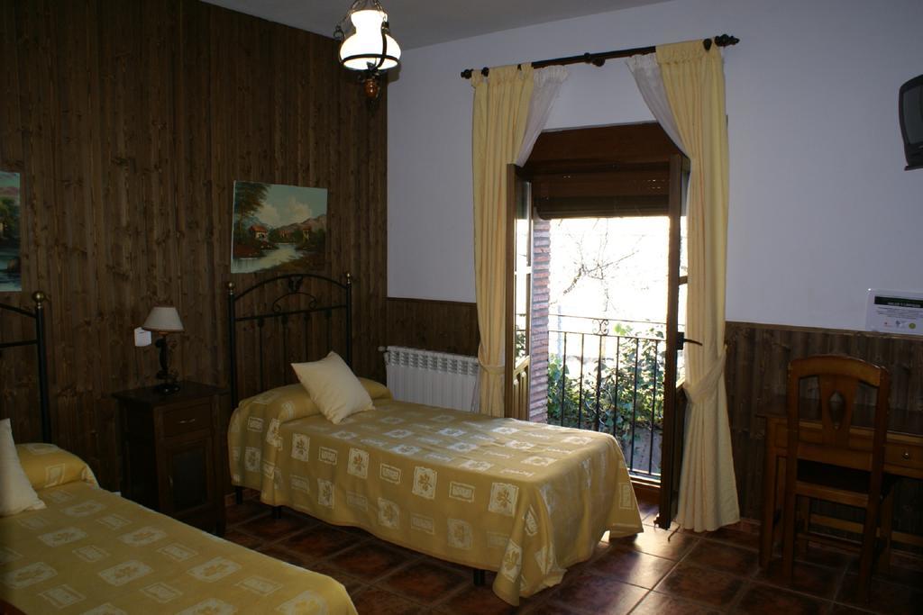Casa Rural Pena Falcon Torrejón el Rubio Exteriör bild