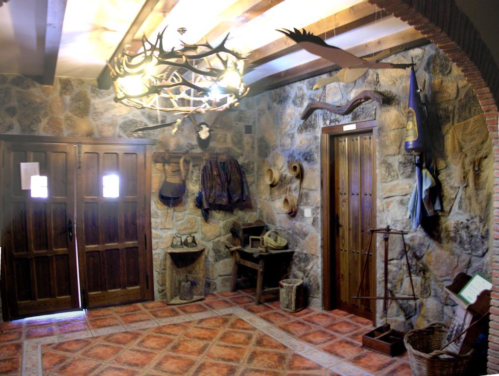 Casa Rural Pena Falcon Torrejón el Rubio Exteriör bild