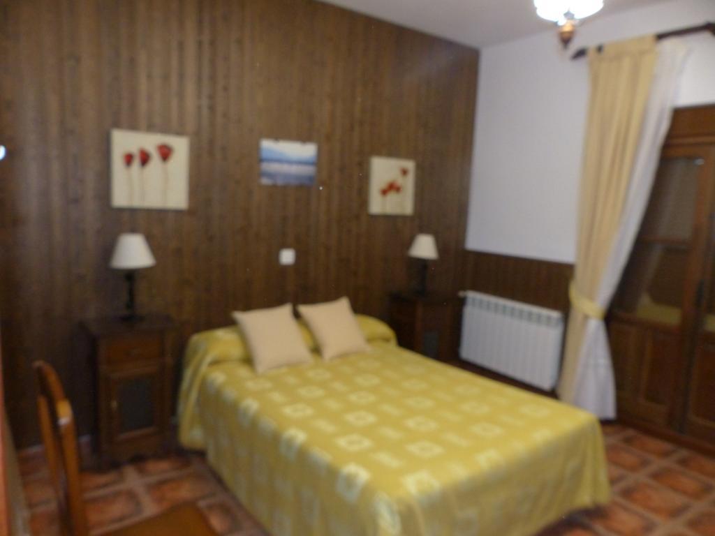 Casa Rural Pena Falcon Torrejón el Rubio Exteriör bild