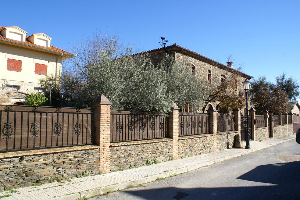 Casa Rural Pena Falcon Torrejón el Rubio Exteriör bild
