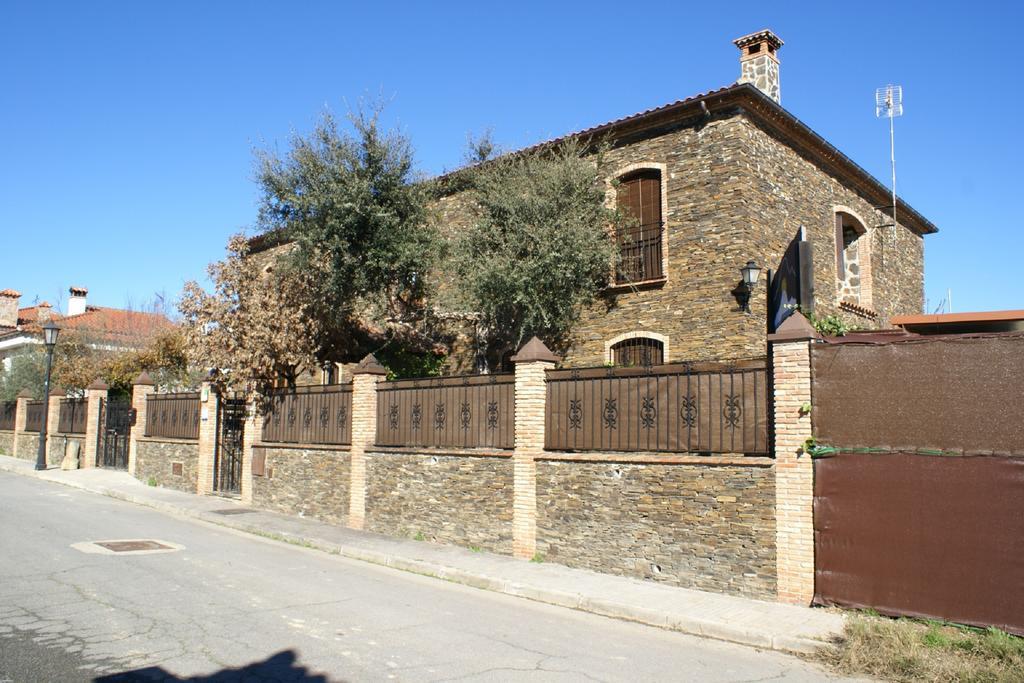 Casa Rural Pena Falcon Pensionat Torrejón el Rubio Exteriör bild