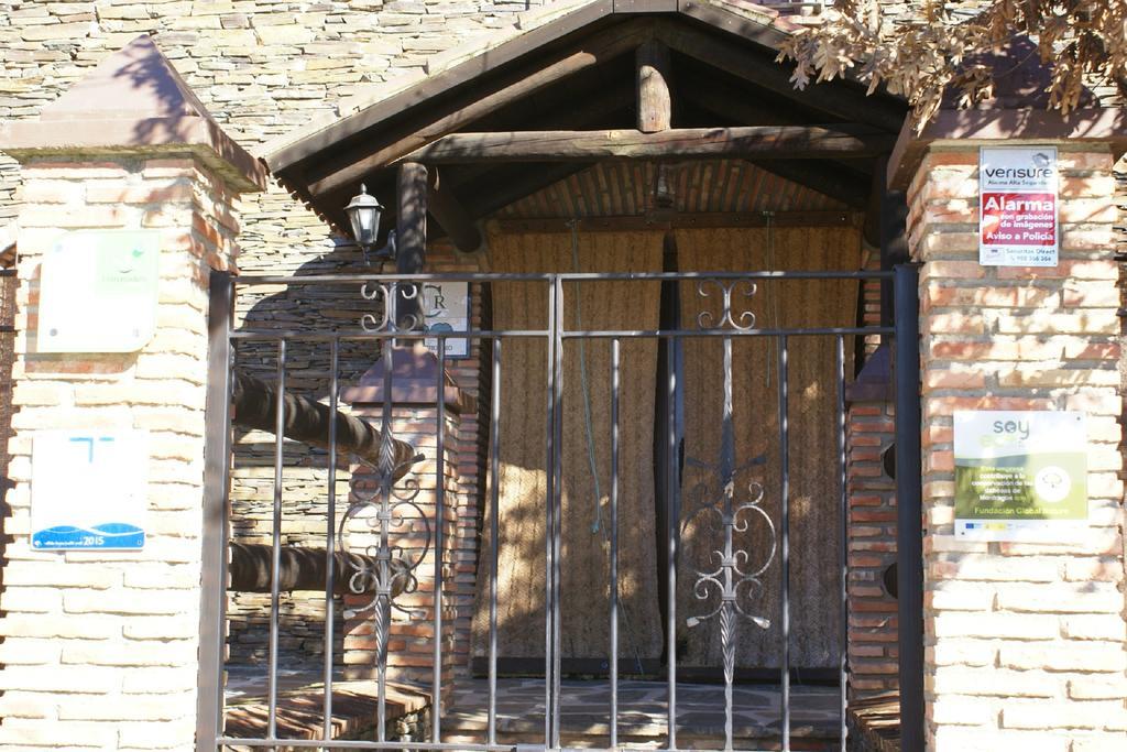 Casa Rural Pena Falcon Torrejón el Rubio Exteriör bild