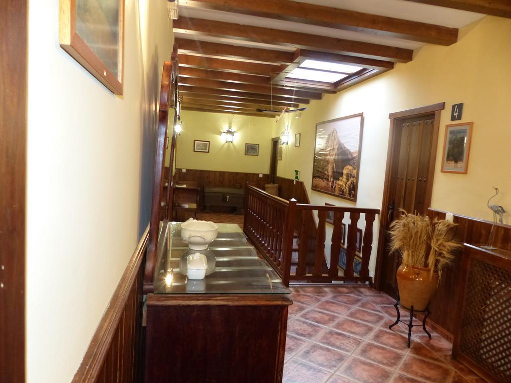 Casa Rural Pena Falcon Pensionat Torrejón el Rubio Exteriör bild