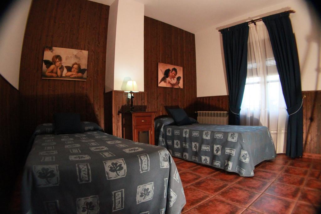 Casa Rural Pena Falcon Torrejón el Rubio Exteriör bild