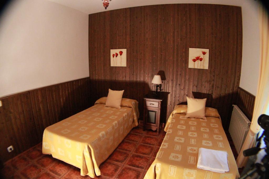 Casa Rural Pena Falcon Pensionat Torrejón el Rubio Exteriör bild