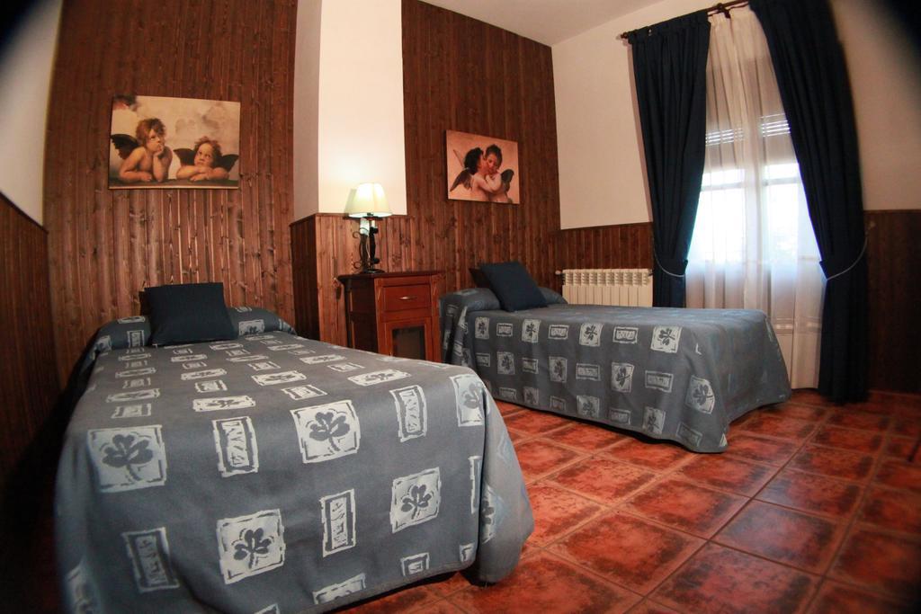 Casa Rural Pena Falcon Torrejón el Rubio Exteriör bild