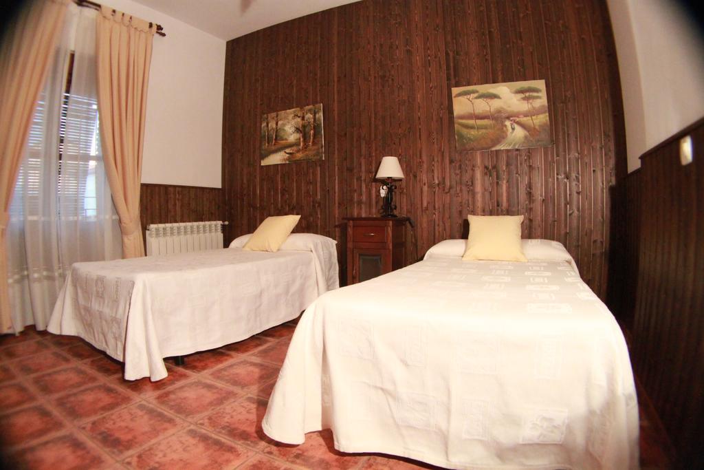 Casa Rural Pena Falcon Torrejón el Rubio Exteriör bild