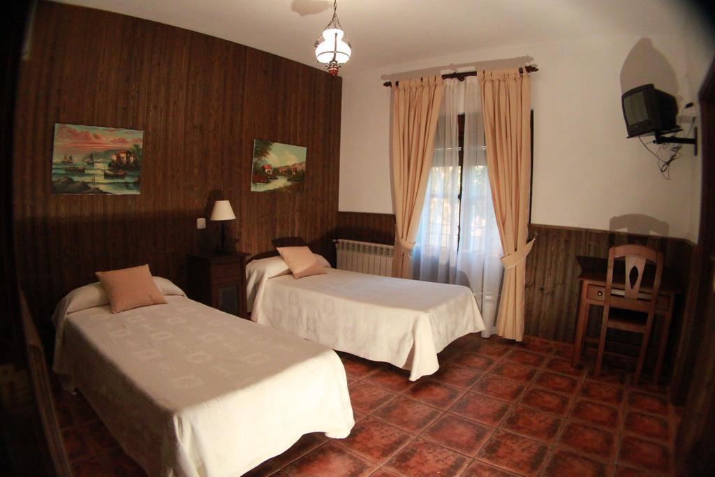 Casa Rural Pena Falcon Torrejón el Rubio Exteriör bild