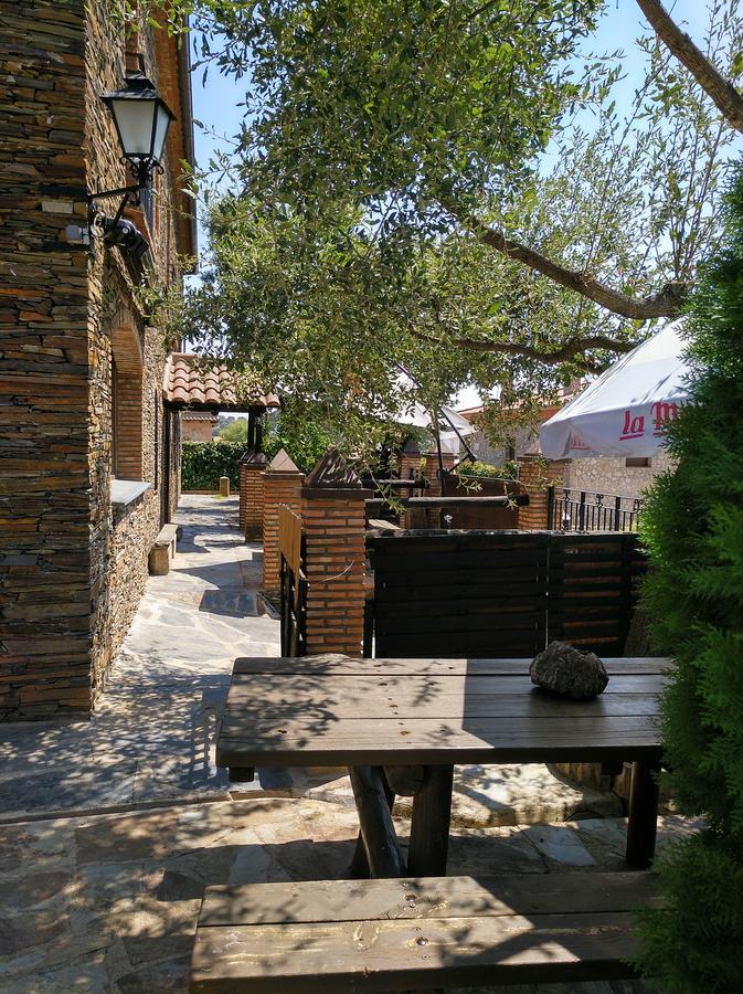 Casa Rural Pena Falcon Torrejón el Rubio Exteriör bild